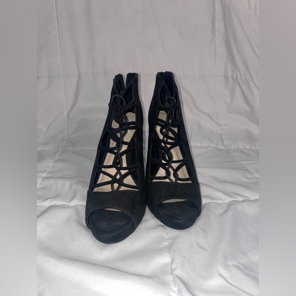 Strappy Black Fergie 4 inch heel - Picture 2 of 6